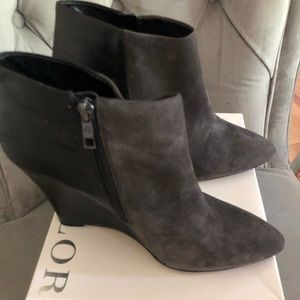 Ann Taylor Siede/Leather Booties
